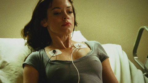 Rose McGowan in Planet Terror (2007) Sexy Brunette Gray Top 691133