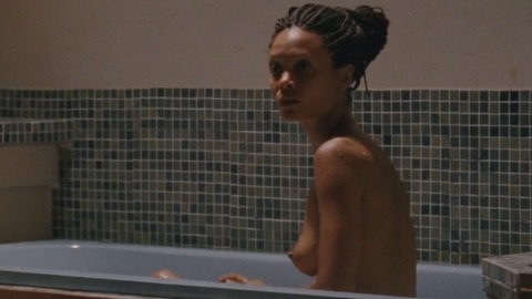 Thandiwe Newton in Half of a Yellow Sun (2013) Breasts Bathtub Black 745039