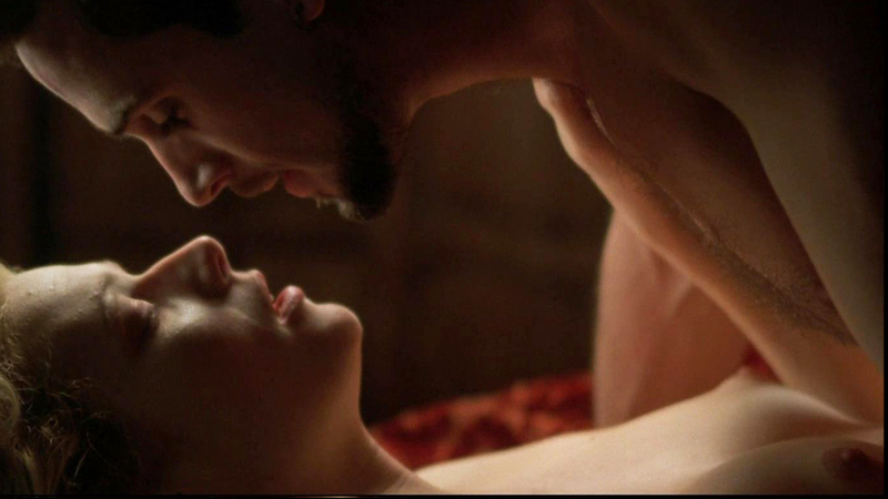Gwyneth Paltrow Nude as Viola De Lesseps. Breasts, bed, blonde. 719552