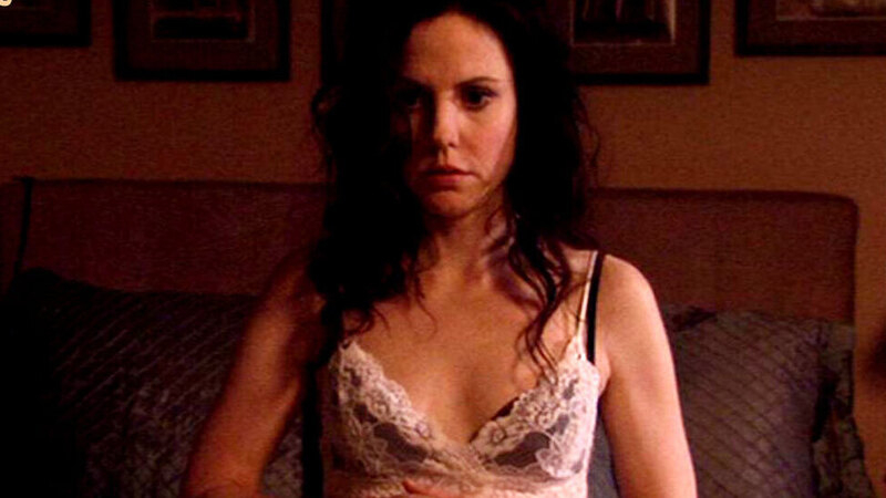Hottest Mary-Louise Parker Scene in Weeds. Sexy, SFW, black bra. 662816