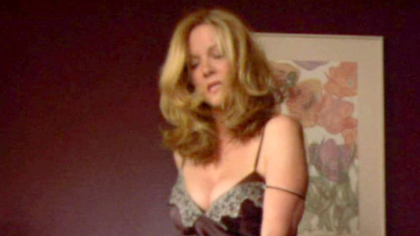 Weeds's Sexiest Scenes with Elizabeth Perkins. Sexy, bed, blonde. 662832