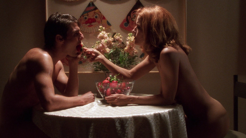 Kelly Preston Naked in Jerry Maguire. Breasts, feeding guy food, left breast. 804871