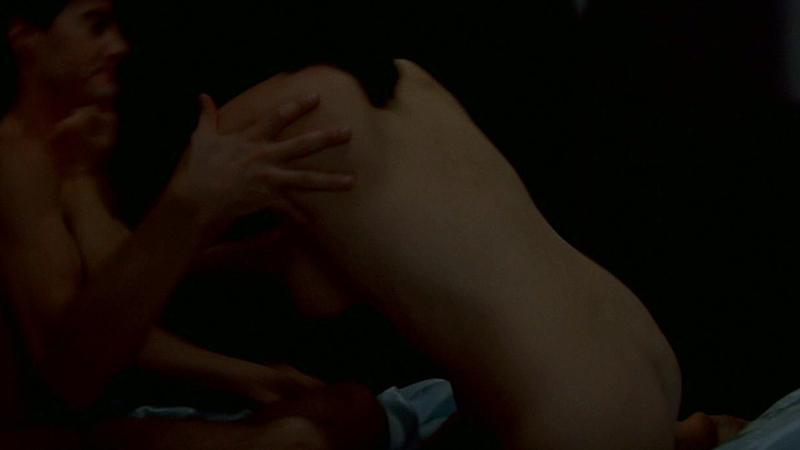 Isabella Rossellini Nude as Dorothy Vallens. Butt, back exposed, brunette. 702422