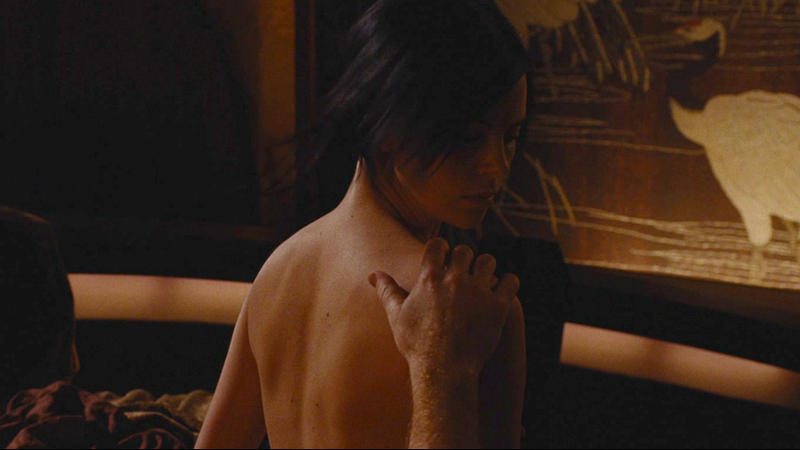 Charlize Theron Naked in Aeon Flux. Breasts, black hair, couple in bed. 684703