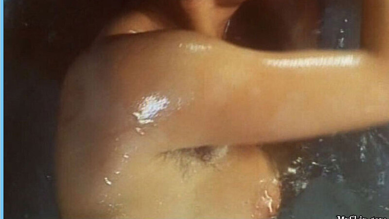 Emma Thompson Naked as Frances. Breasts, hairy armpit, in water. 577173