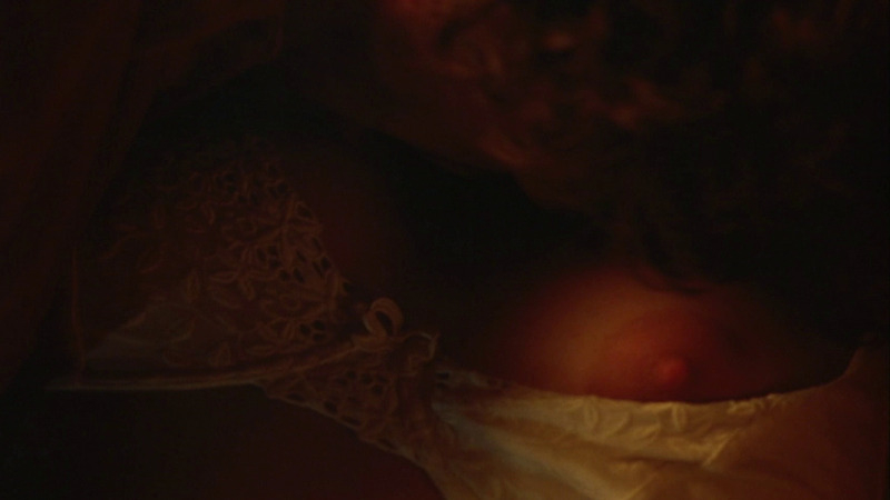 Liv Tyler Nude in Stealing Beauty. Breasts, Underwear, breast above bra, dark. 810250