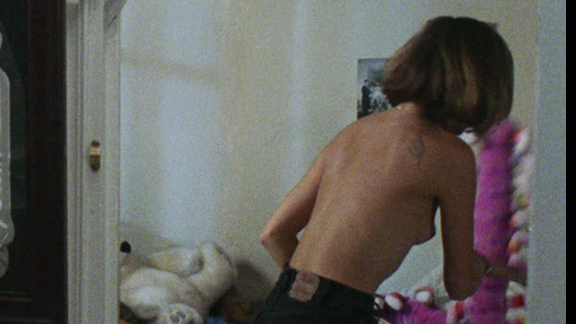 Nudes of Michelle from Frantic. Breasts, back exposed, brunette. 688698