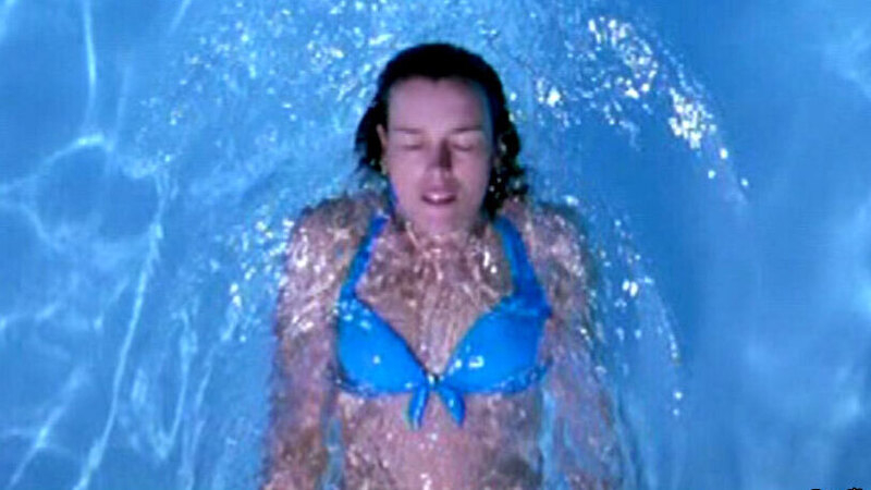 Hottest Olivia Williams Scene in Tara Road. Bikini, SFW, blue bikini. 647528