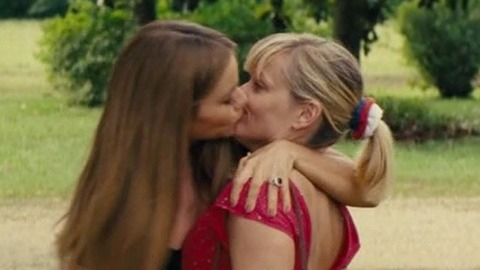 Reese Witherspoon in Hot Pursuit (2015) Sexy Lesbian Blonde Kissing 771554