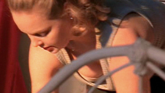 Roswell's Sexiest Scenes with Katherine Heigl. Sexy, brunette, cleavage. 655620