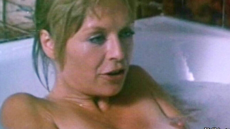 Susannah York Naked in Gold. Breasts, bathtub, left breast. 629311