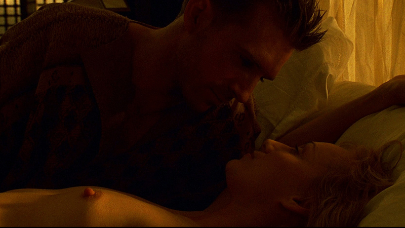 Kristin Scott Thomas Nude in The English Patient. Breasts, bed, couple. 705946