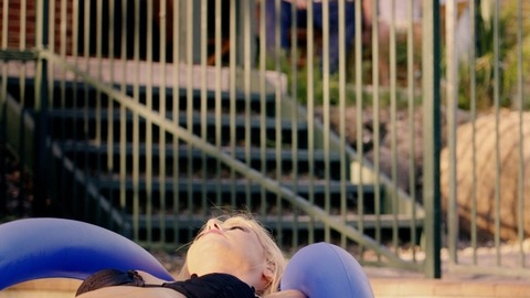 Tara Reid in Charlie's Farm (2014) Bikini Sexy Bikini Blonde 777729