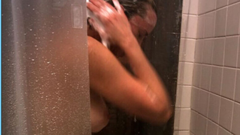 Jenny McShane Nude in Furnace. Breasts, behind shower curtain, nude. 649330