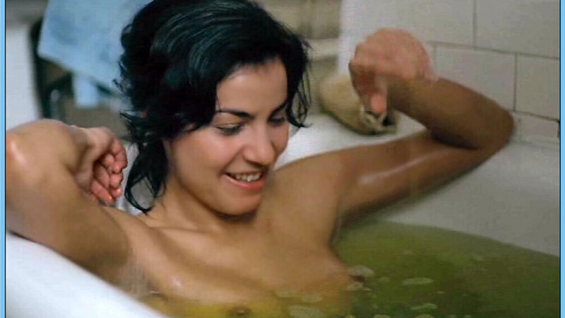 Rachel Ticotin Nude as Isabella. Breasts, black hair, green bath water. 559310