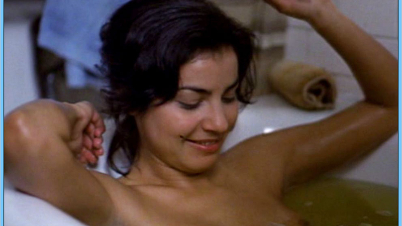 Rachel Ticotin Naked as Isabella. Breasts, black hair, in bathtub. 559311