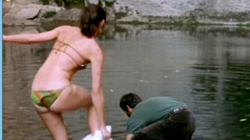 Hottest Caroline Ducey Scene in Ballo a tre passi. Bikini, back exposed, brunette. 609254