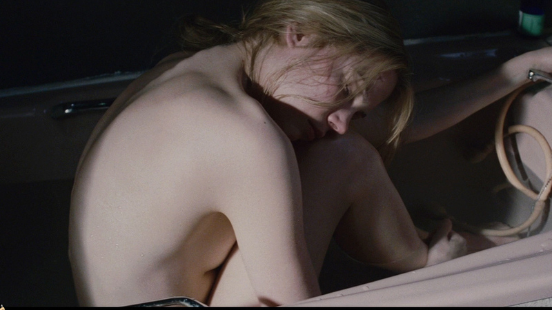Sexiest Young Mother Scenes. Sexy, bathtub, blonde. 675400