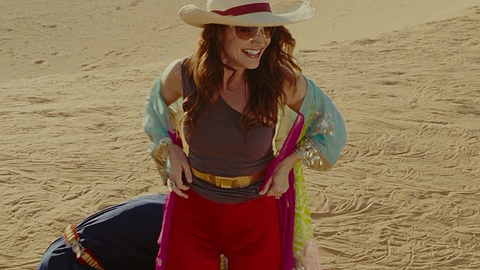 Kristin Davis in Sex and the City 2 (2010) Sexy Camel Toe Desert 690081