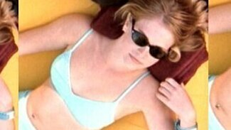Sexiest Scenes of Nicole Maris from Drive Me Crazy. Bikini, SFW, blue bikini. 560387