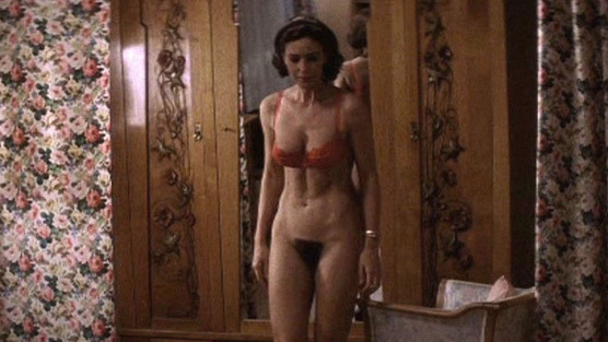 Monica Bellucci Naked in L' ultimo capodanno. Bush, brunette, cleavage. 564811