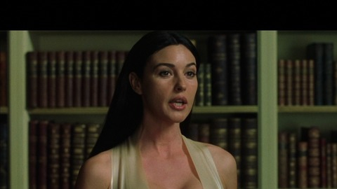 Monica Bellucci in The Matrix Reloaded (2003) Sexy Brunette Cleavage 743949