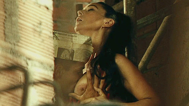 Monica Bellucci Nude in Baarìa. Breasts, brunette, hand on breasts. 701788