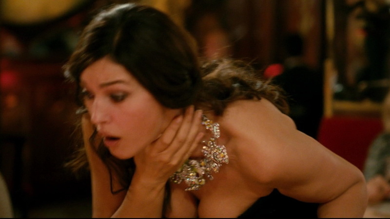 Sexiest Monica Bellucci Scene in Des gens qui s'embrassent. Sexy, SFW, black dress. 730153