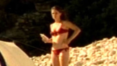Reise in die Nacht's Sexiest Scenes with Julia Brendler. Bikini, SFW, beach. 564846