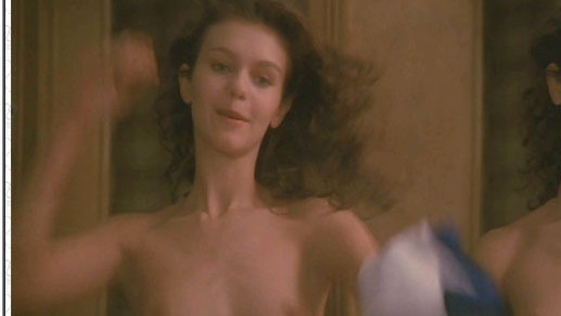 Fanny Bastien Naked in Pinot simple flic. Breasts, brunette, curly hair. 564871