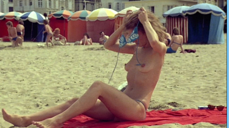 Nudes of Béa from Trois hommes à abattre. Breasts, beach, blonde. 569100