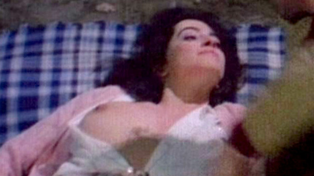 Donatella Damiani Nude in La liceale seduce i professori. Breasts, brunette, couple on blanket. 565234