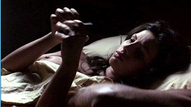 Ana Alvarez Nude in Alas rotas. Breasts, brunette, couple in bed. 620692