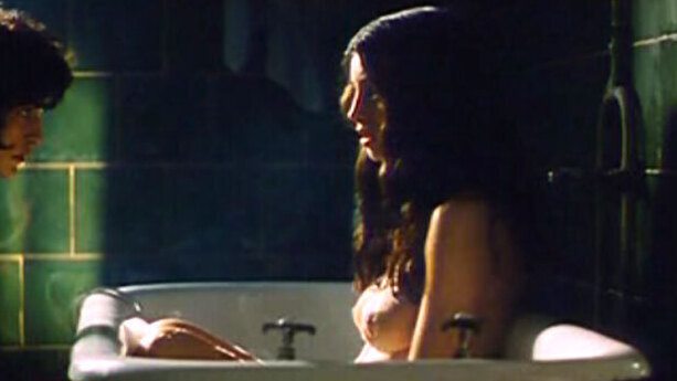 Ana Alvarez Nude in La madre muerta. Breasts, bathtub, black hair. 630640