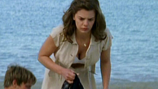Die Rosenzüchterin's Sexiest Scenes with Camilla Renschke. Underwear, SFW, beach. 617634