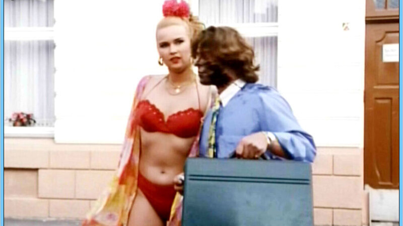 Voll normaaal's Sexiest Scenes with Veronica Ferres. Bikini, SFW, cleavage. 606792
