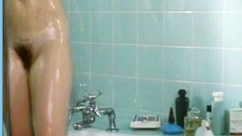 Beate Jensen Naked in Der Kuss des Tigers. Bush, bathtub, getting out of bathtub. 565951