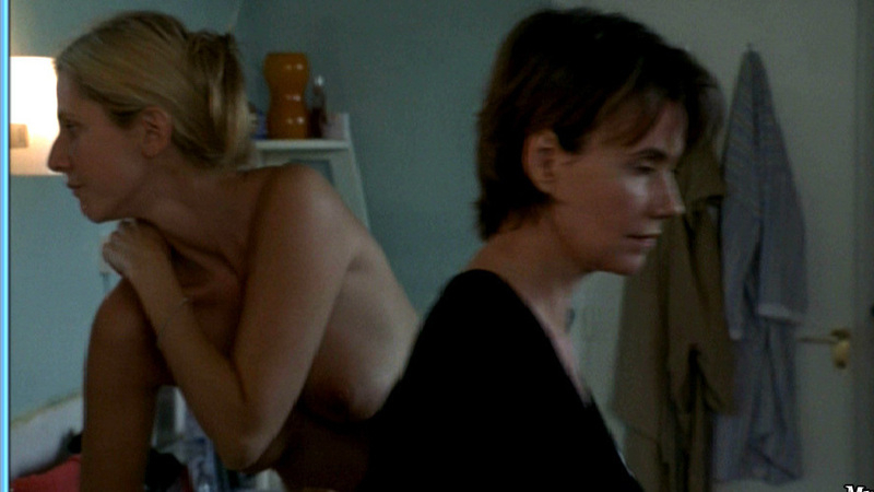Sandrine Kiberlain Naked in Tout va bien, on s'en va. Breasts, bathroom, blonde. 576319