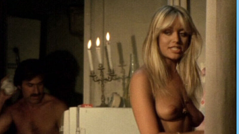 Nudes of Eliana from Travolto dagli affetti familiari. Breasts, blonde, nude. 598734