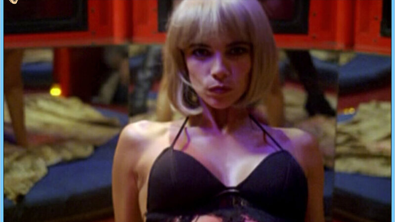 Sexiest Scenes of Julia from Mar Rojo. Underwear, SFW, black bra. 651287