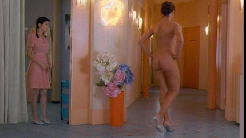 Claire Nebout Nude in Venus Beauty Institute. Butt, back exposed, brunette. 682648