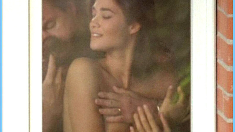 Manuela Arcuri Nude in Alla ricerca di Sherazade. Breasts, arm covering breasts, brunette. 566104