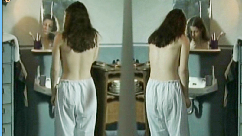 Sexiest Scenes of Maria from Engel sucht Flügel. Sexy, back exposed, bathroom. 589337