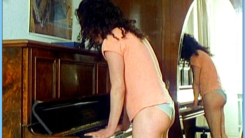 Sexiest Claudia Michelsen Scene in Das schafft die nie. Underwear, SFW, black hair. 606367