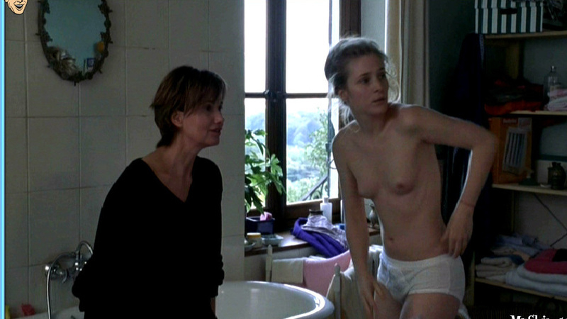 Natacha Régnier Naked in Tout va bien, on s'en va. Breasts, bathroom, blonde. 576325