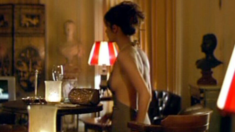 Irène from Priceless Naked. Breasts, back exposed, brunette. 640631