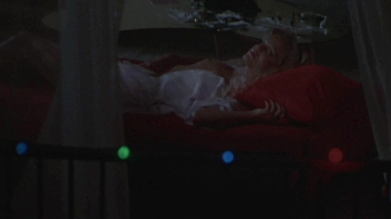 Jackie Swanson Naked in Lethal Weapon. Breasts, blonde, christmas lights. 683089