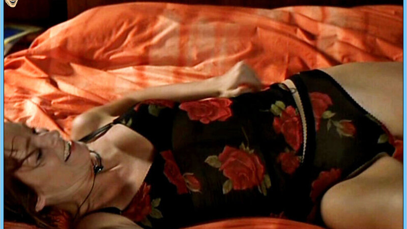 Hottest Stefania Rocca Scene in La vita come viene. Underwear, brunette, cleavage. 628166