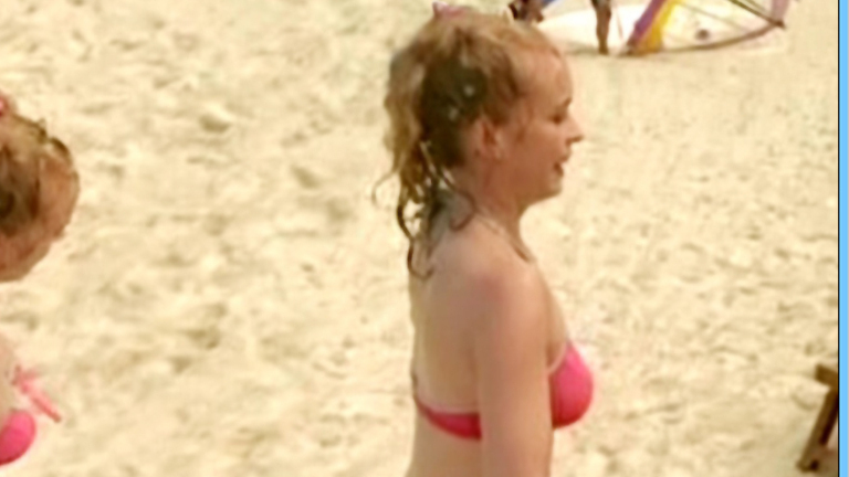 Sexiest Nina Hoss Scene in Die Geiseln von Costa Rica. Bikini, SFW, beach. 572197