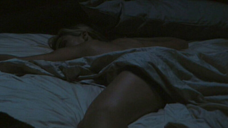 Sexiest Scenes of Christine Everhart from Iron Man. Sexy, SFW, blonde. 627239